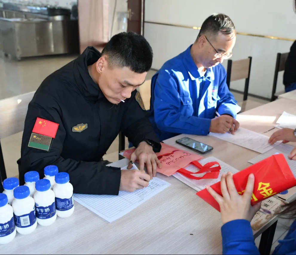 1764828542137172.png 3.webp.png